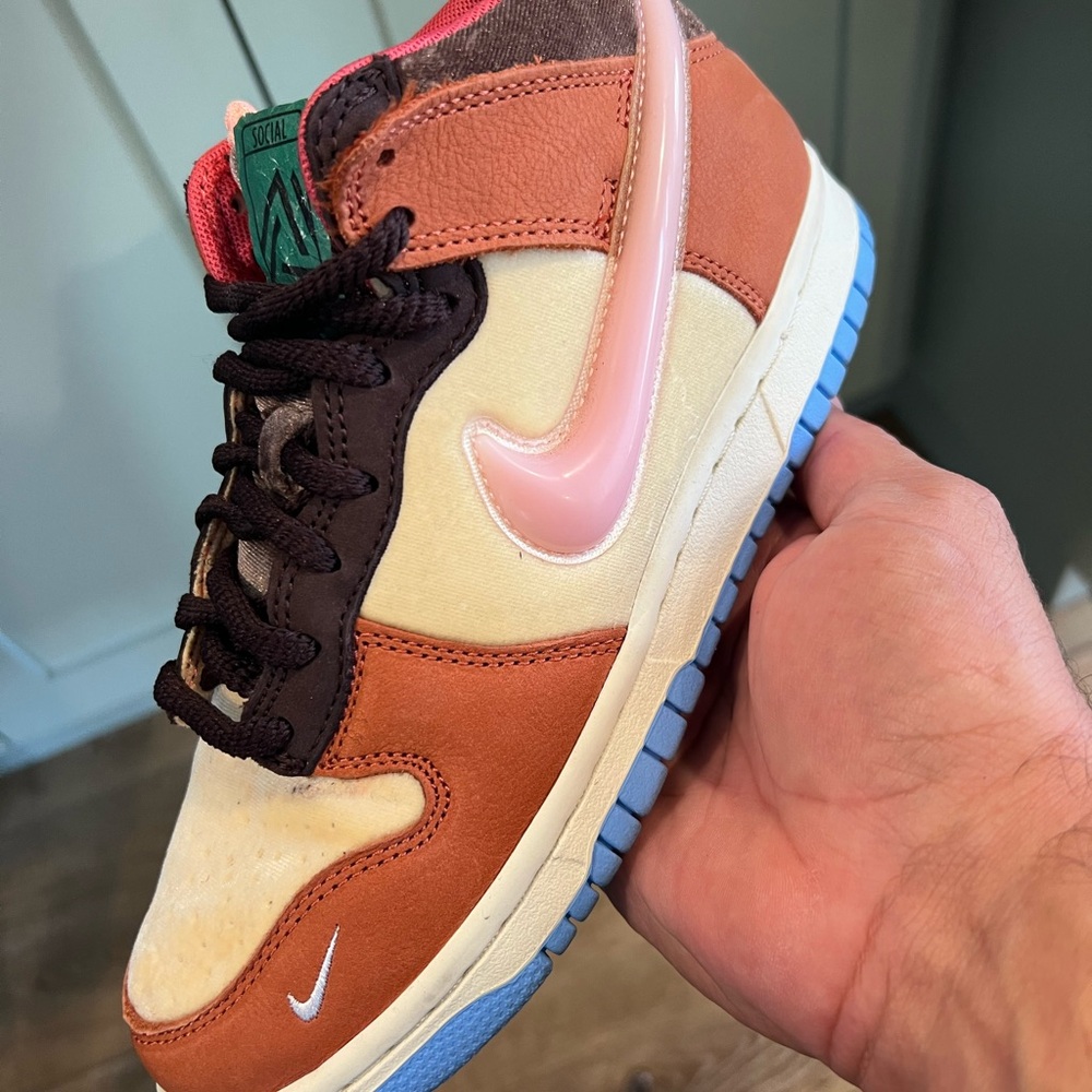 Nike Dunk Mid Social Status      "Chocolate Milk" (Mens 5/Women 6.5)